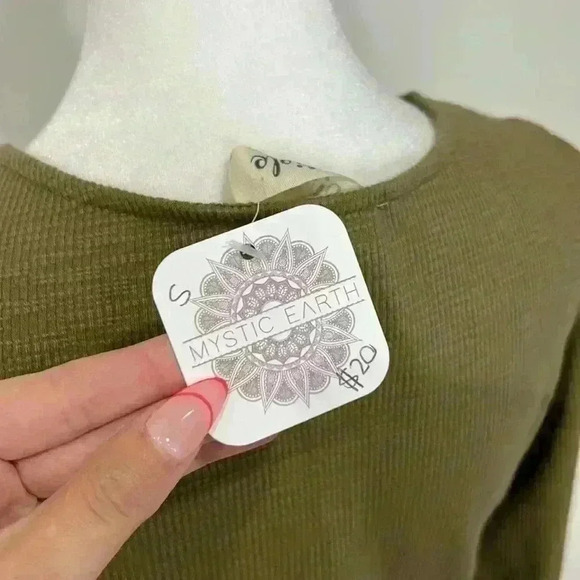 Twisted long sleeve shirt - Picture 4 of 4